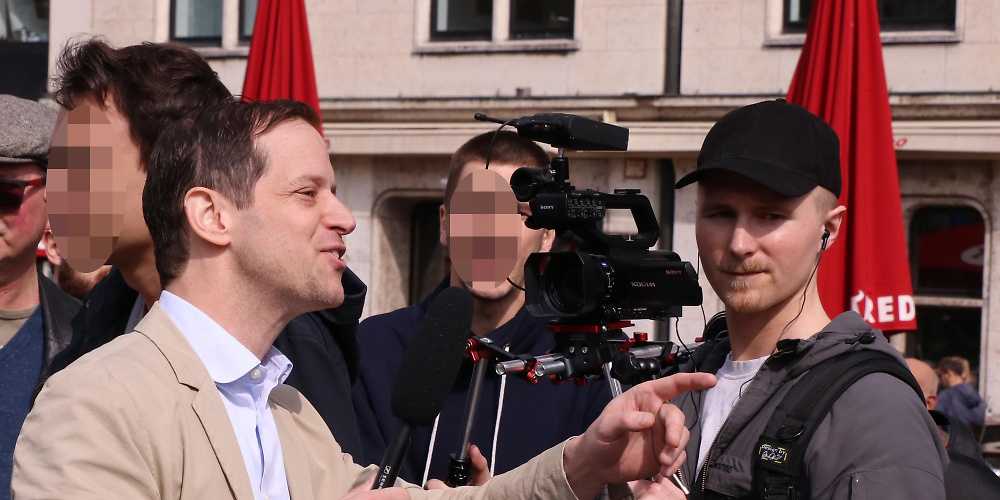 Roger Beckamp (l.) mit Kameramann Christian Schäler