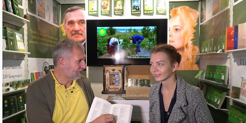 Nina Megre zusammen mit Konstantin Kirch auf der Frankfurter Buchmesse 2018