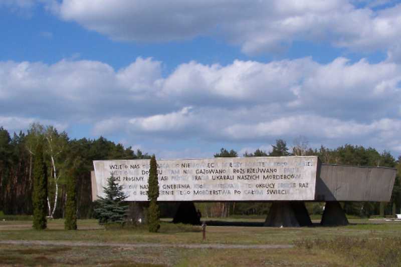 Monument zur Erinnerung an die Opfer des Massenmords in Chełmno